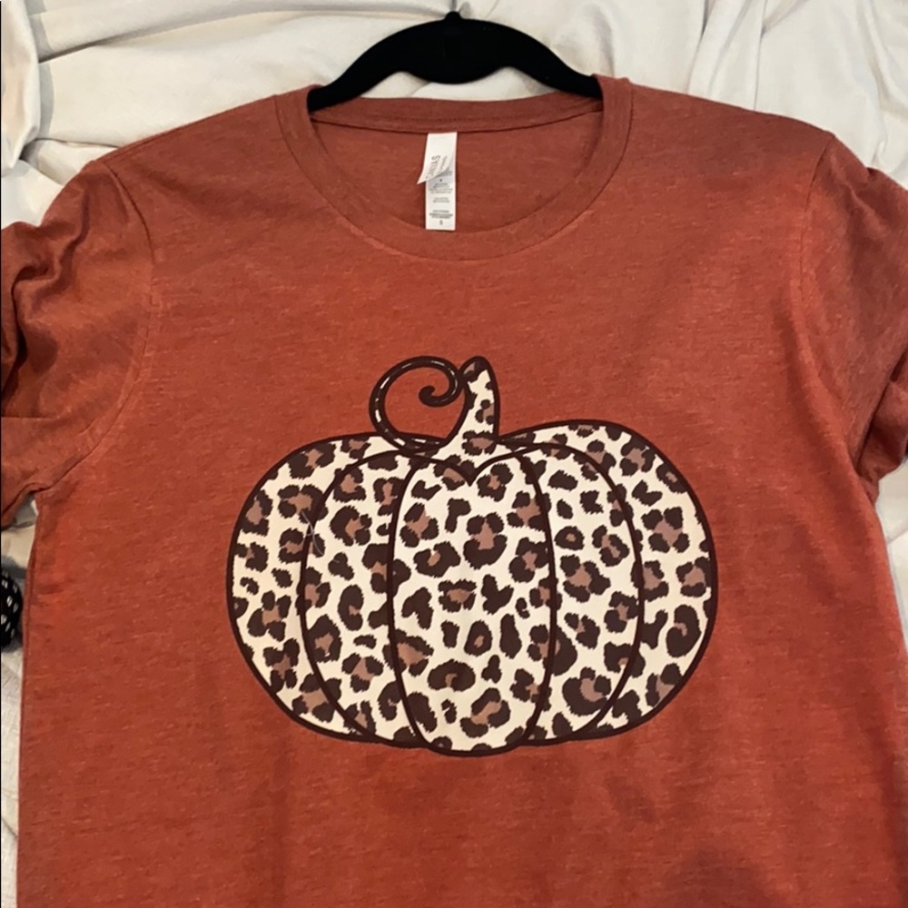 Leopard Pumpkin Tee NEW small